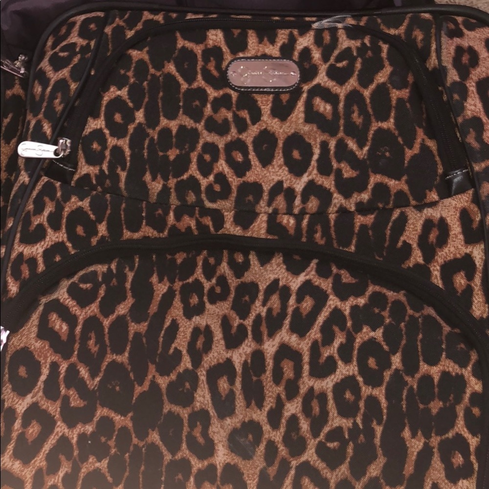 Jessica Simpson Rolling 25-in